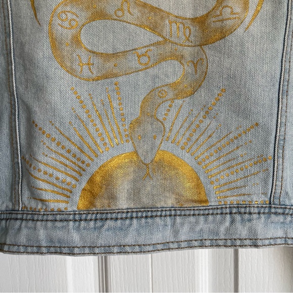 Hand Painted Light Wash Denim Jacket with Gold - Teen Large/Adult Small - Picture 7 of 9